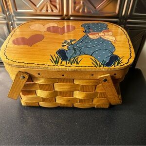 BASKETVILLE Vintage Wooden Basket with Bear Design